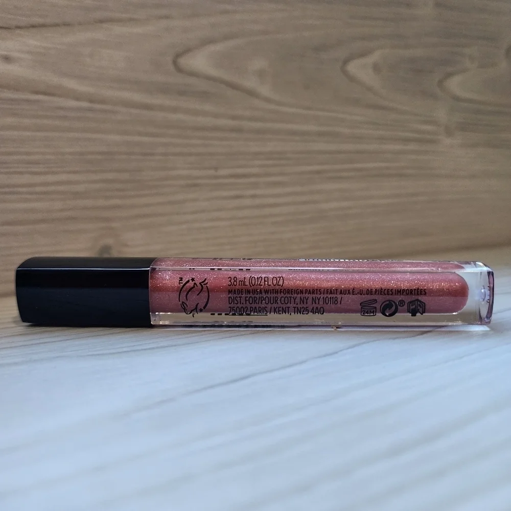 Covergirl EXHIBITIONIST  lip gloss 